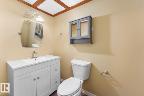 218 Pine Avenue, Cold Lake, AB - Indoor Photo Showing Bathroom