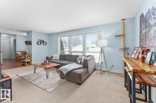 218 Pine Avenue, Cold Lake, AB - Indoor Photo Showing Living Room