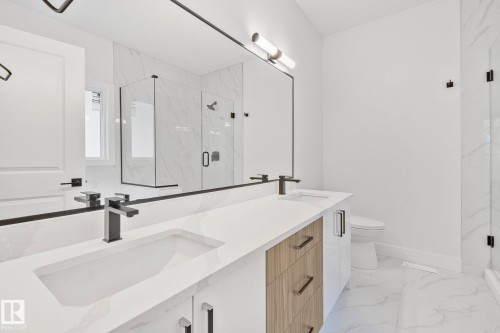 11138 126 Street E, Edmonton, AB - Indoor Photo Showing Bathroom