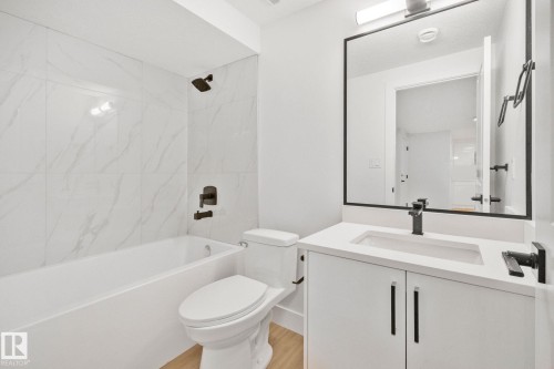 11138 126 Street E, Edmonton, AB - Indoor Photo Showing Bathroom