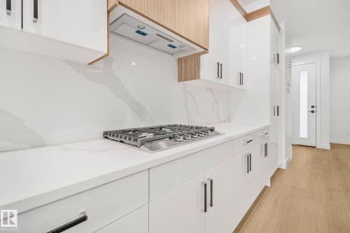 11138 126 Street E, Edmonton, AB - Indoor Photo Showing Kitchen