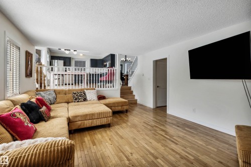 9 Ebony Way, St. Albert, AB - Indoor Photo Showing Living Room