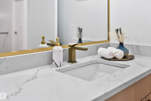 3507 45 Avenue, Beaumont, AB - Indoor