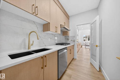 3507 45 Avenue, Beaumont, AB - Indoor Photo Showing Kitchen With Double Sink With Upgraded Kitchen