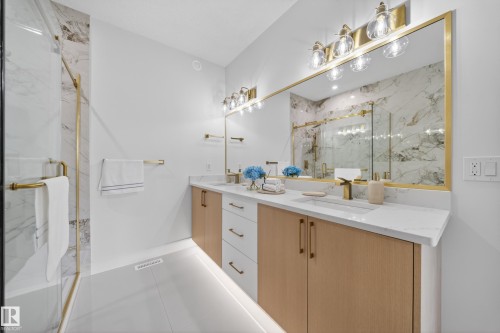 3507 45 Avenue, Beaumont, AB - Indoor Photo Showing Bathroom