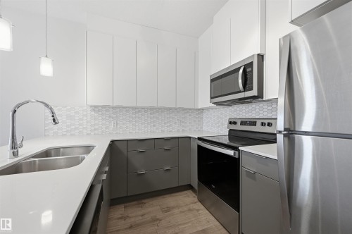 317 812 Welsh Drive, Edmonton, AB - Indoor Photo Showing Kitchen With Stainless Steel Kitchen With Double Sink With Upgraded Kitchen