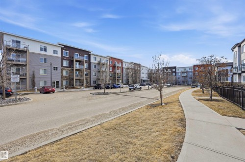 317 812 Welsh Drive, Edmonton, AB - Outdoor