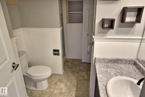 12327 45 Street, Edmonton, AB - Indoor Photo Showing Bathroom