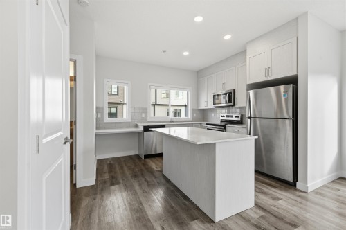 77 1010 Rabbit Hill Road, Edmonton, AB - Indoor Photo Showing Kitchen With Upgraded Kitchen