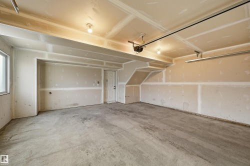 77 1010 Rabbit Hill Road, Edmonton, AB - Indoor Photo Showing Garage