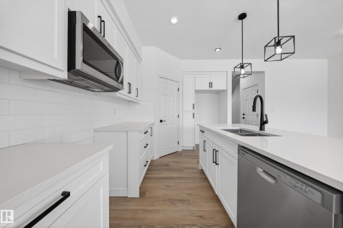 227 Deer Valley Drive, Leduc, AB - Indoor Photo Showing Kitchen With Double Sink With Upgraded Kitchen