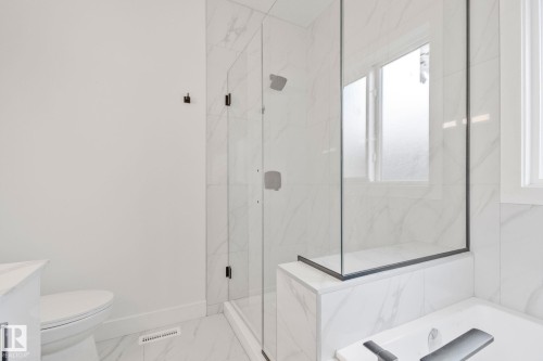 Edmonton, AB - Indoor Photo Showing Bathroom
