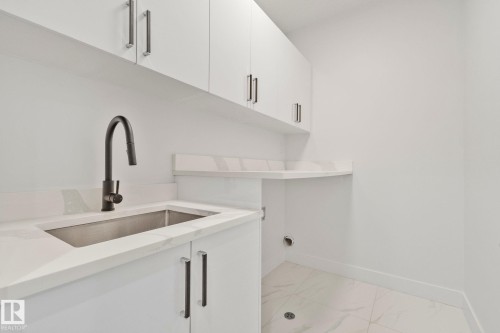 Edmonton, AB - Indoor Photo Showing Other Room