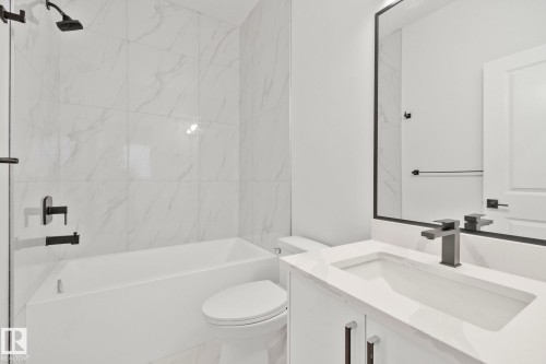 Edmonton, AB - Indoor Photo Showing Bathroom
