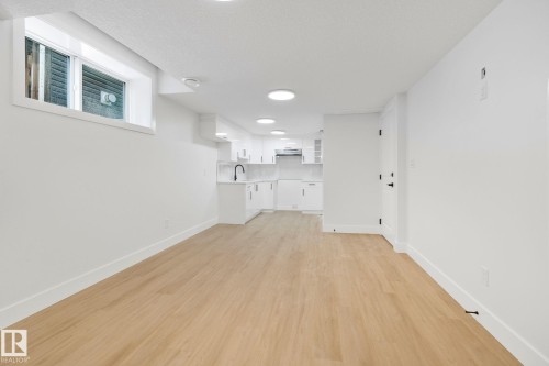 Edmonton, AB - Indoor Photo Showing Other Room