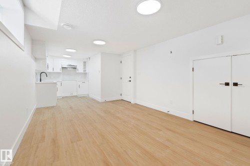 Edmonton, AB - Indoor Photo Showing Other Room