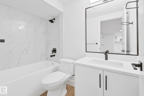 Edmonton, AB - Indoor Photo Showing Bathroom