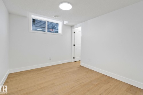 Edmonton, AB - Indoor Photo Showing Other Room