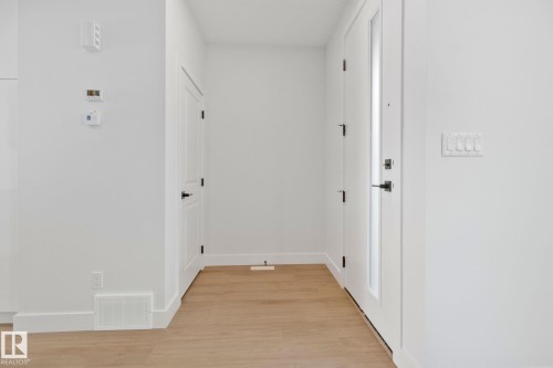 Edmonton, AB - Indoor Photo Showing Other Room