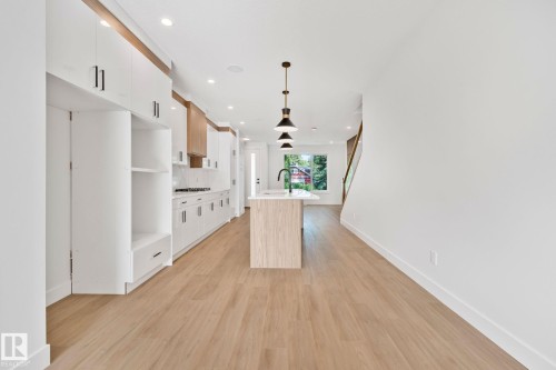 Edmonton, AB - Indoor Photo Showing Other Room