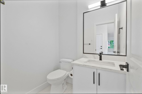 Edmonton, AB - Indoor Photo Showing Bathroom