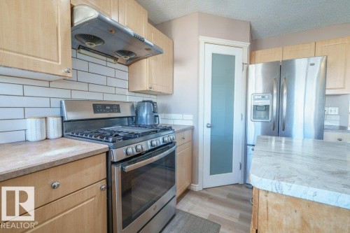 3024 32 Avenue, Edmonton, AB - Indoor Photo Showing Kitchen