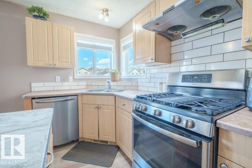 3024 32 Avenue, Edmonton, AB - Indoor Photo Showing Kitchen