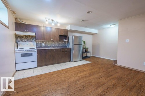 3024 32 Avenue, Edmonton, AB - Indoor Photo Showing Kitchen