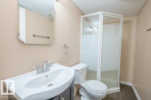 3024 32 Avenue, Edmonton, AB - Indoor Photo Showing Bathroom