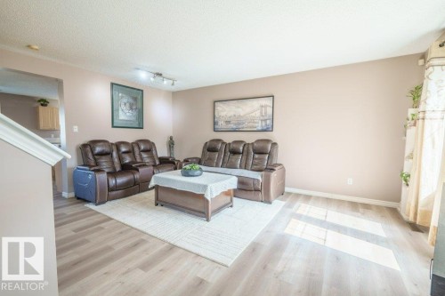 3024 32 Avenue, Edmonton, AB - Indoor Photo Showing Living Room