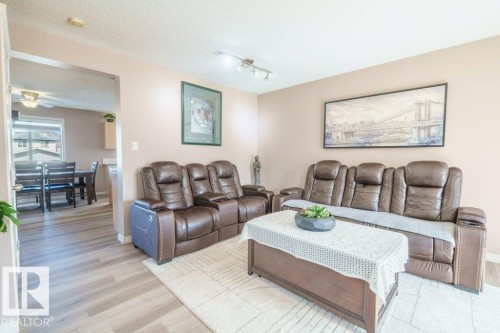 3024 32 Avenue, Edmonton, AB - Indoor Photo Showing Living Room