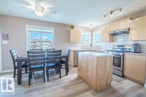 3024 32 Avenue, Edmonton, AB - Indoor Photo Showing Kitchen