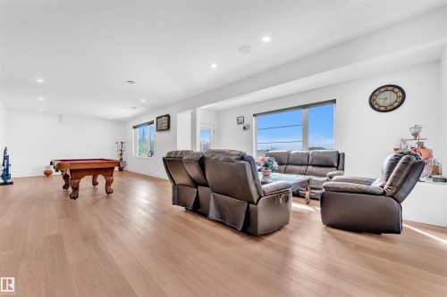 8118 Orchards Green, Edmonton, AB - Indoor Photo Showing Living Room