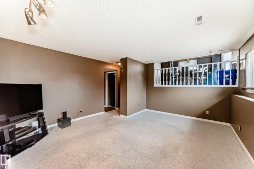Carpeted room featuring neutral-toned walls and white baseboards - 9845 184 Street, Edmonton, AB - Indoor Photo Showing Other Room