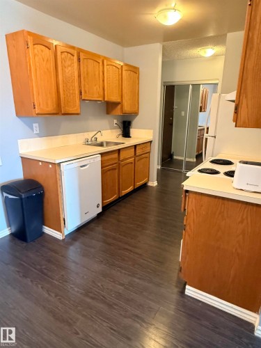 202 3610 43 Avenue, Edmonton, AB - Indoor Photo Showing Kitchen