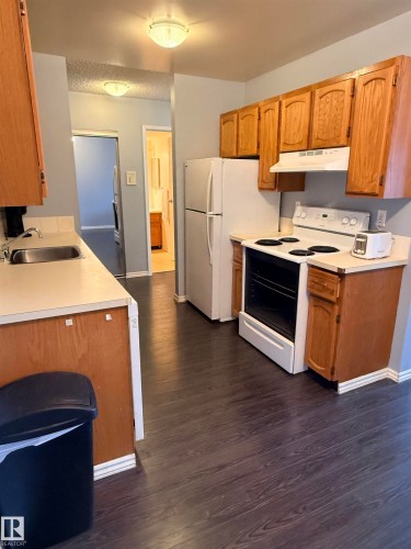 202 3610 43 Avenue, Edmonton, AB - Indoor Photo Showing Kitchen