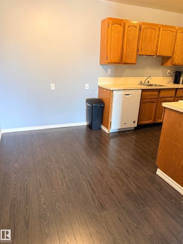202 3610 43 Avenue, Edmonton, AB - Indoor Photo Showing Kitchen