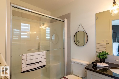 140 Pierwyck Loop, Spruce Grove, AB - Indoor Photo Showing Bathroom