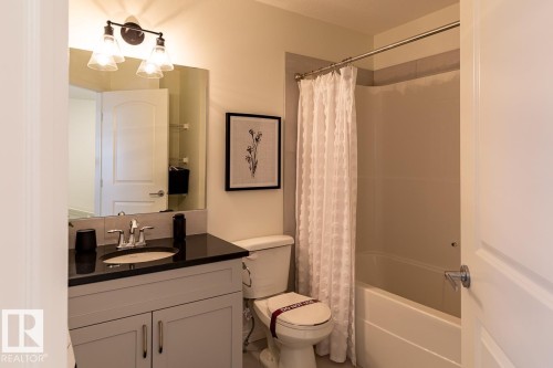 140 Pierwyck Loop, Spruce Grove, AB - Indoor Photo Showing Bathroom