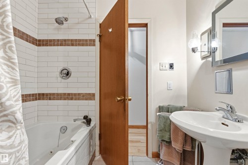 6308 131 Street, Edmonton, AB - Indoor Photo Showing Bathroom