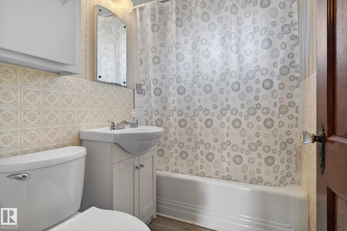 12230 95A Street, Edmonton, AB - Indoor Photo Showing Bathroom