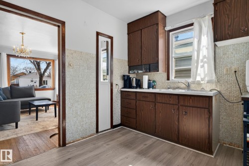 12230 95A Street, Edmonton, AB - Indoor Photo Showing Kitchen