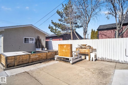 12230 95A Street, Edmonton, AB - Outdoor