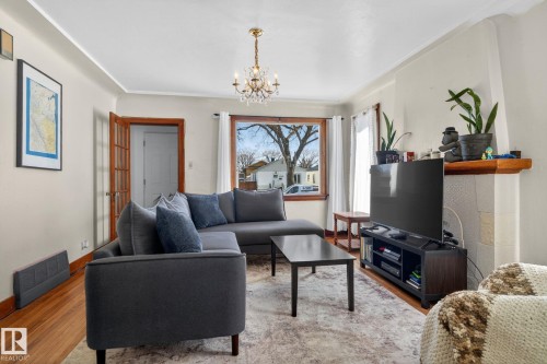 12230 95A Street, Edmonton, AB - Indoor Photo Showing Living Room