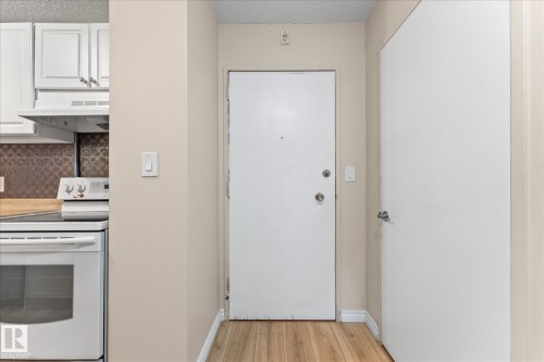 102 13910 Stony Plain Road, Edmonton, AB - Indoor