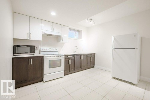 2212 22 Street, Edmonton, AB - Indoor Photo Showing Kitchen