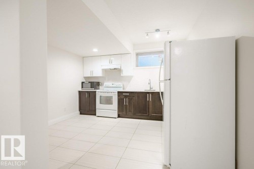 2212 22 Street, Edmonton, AB - Indoor Photo Showing Kitchen