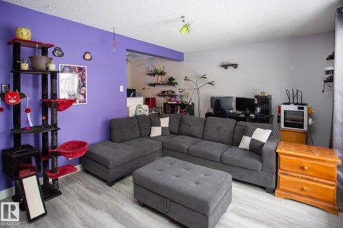 201 10606 123 Street, Edmonton, AB - Indoor Photo Showing Living Room