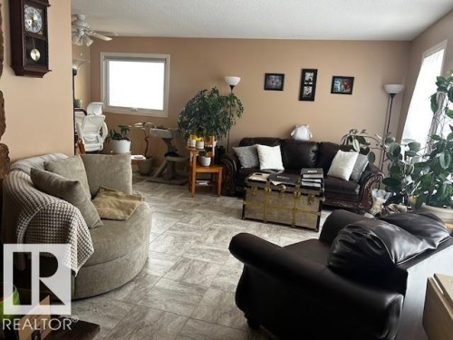 4611 50A Avenue, Lamont, AB - Indoor Photo Showing Living Room