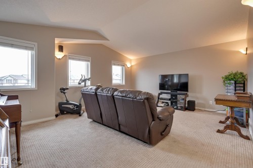 20645 93A Avenue, Edmonton, AB - Indoor Photo Showing Living Room